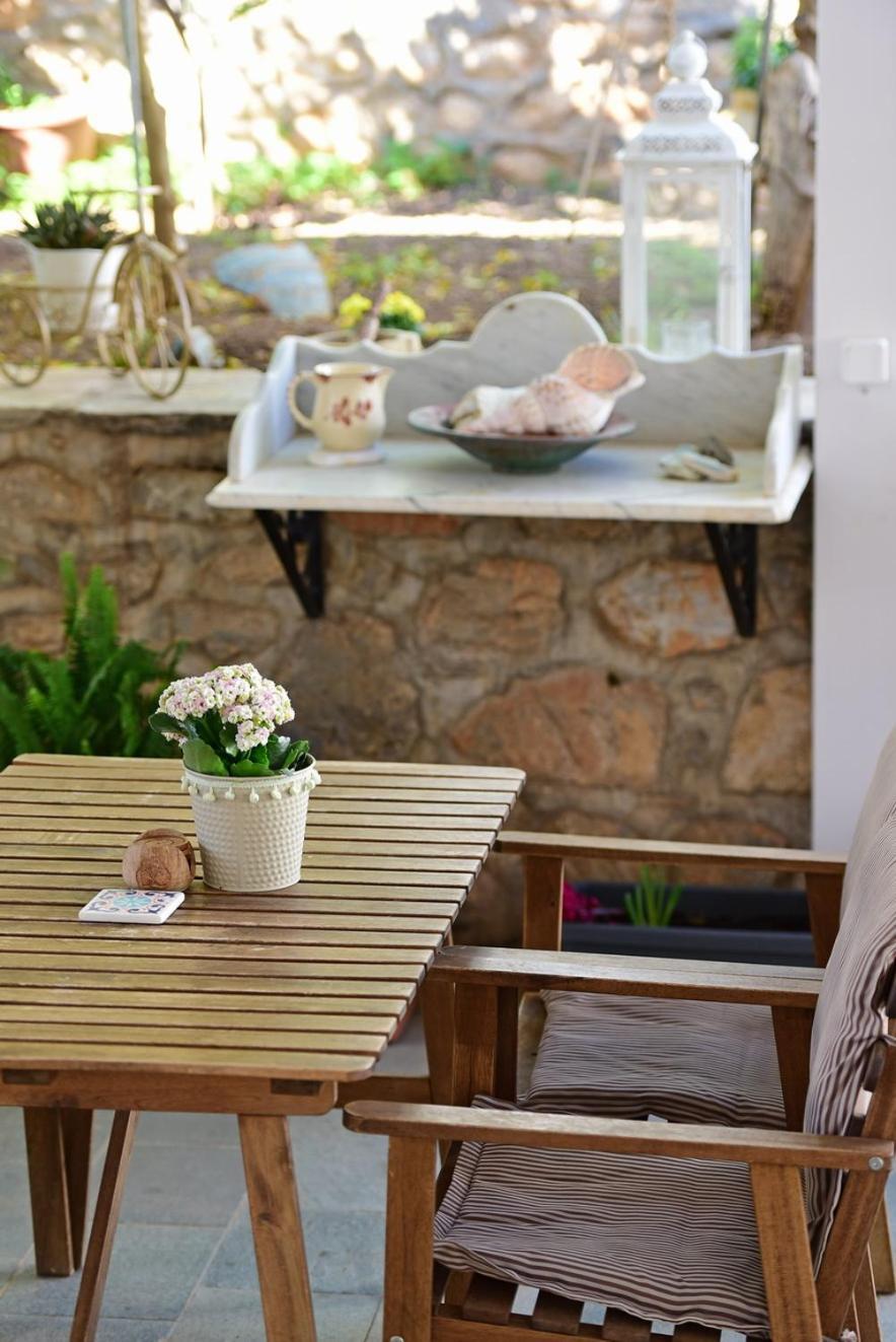 Athina Guesthouse 이드라 외부 사진