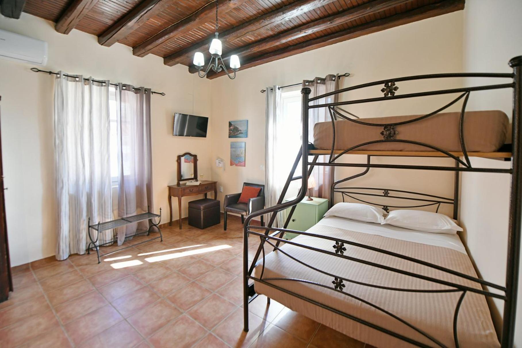 Athina Guesthouse 이드라 외부 사진