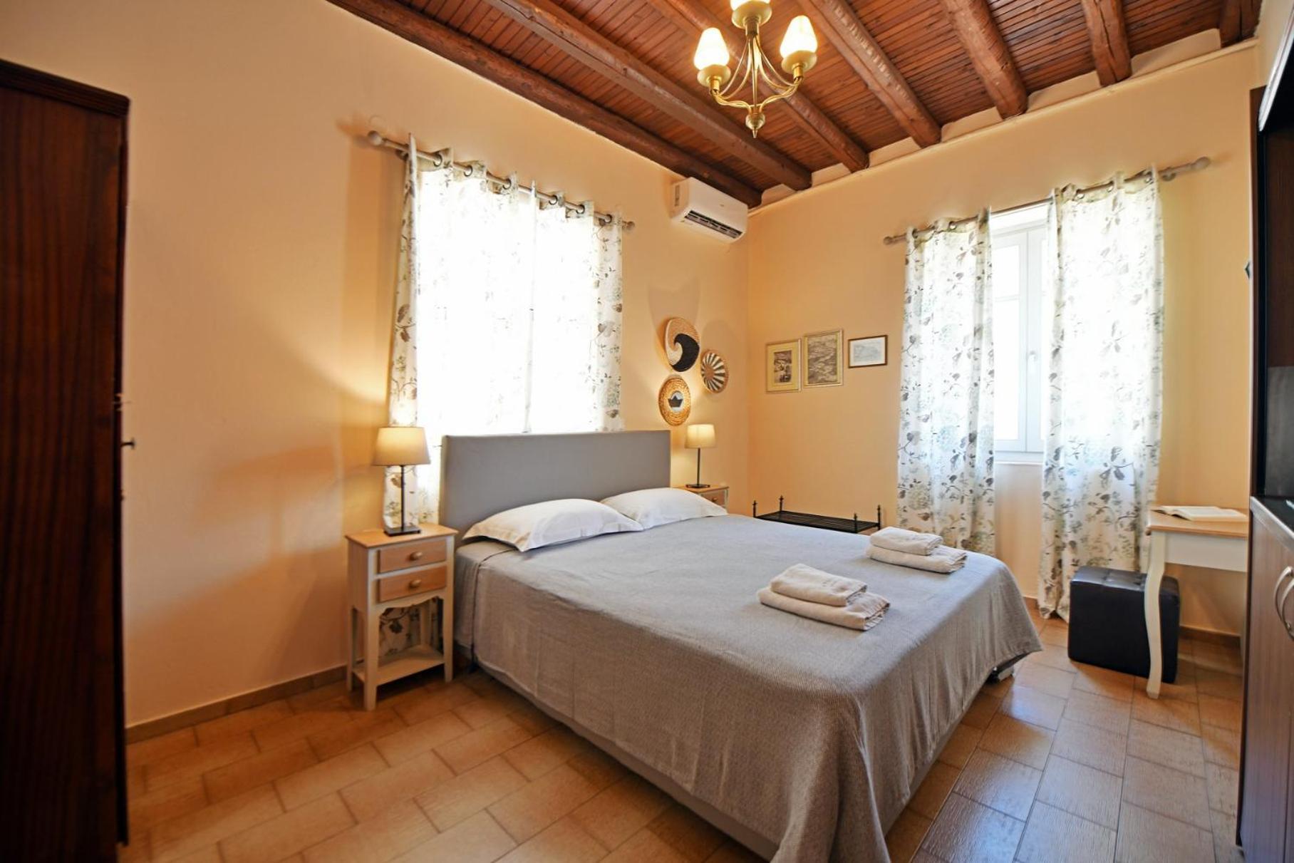 Athina Guesthouse 이드라 외부 사진